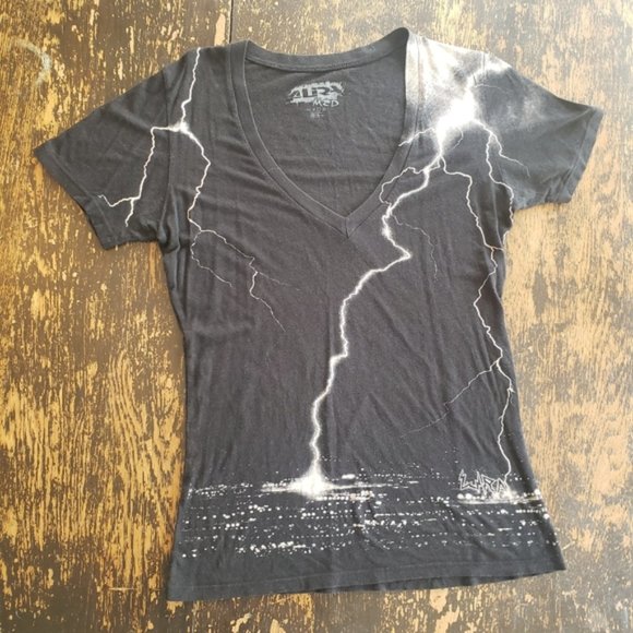 T-Shirt Trio, 2 Crop Tops & 1 Graphic Tee - Picture 4 of 7